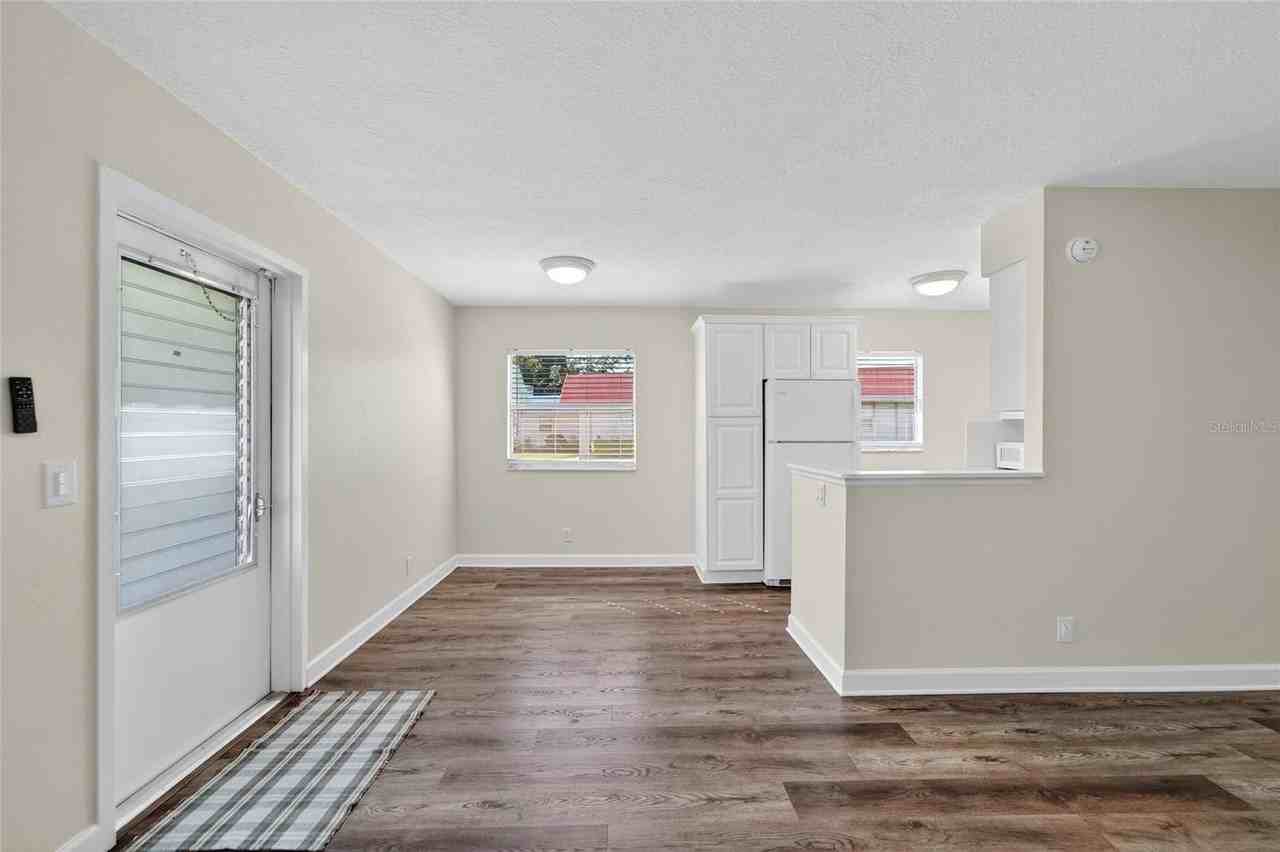 1802 Bedford Ln #12 - Photo 5 of 27