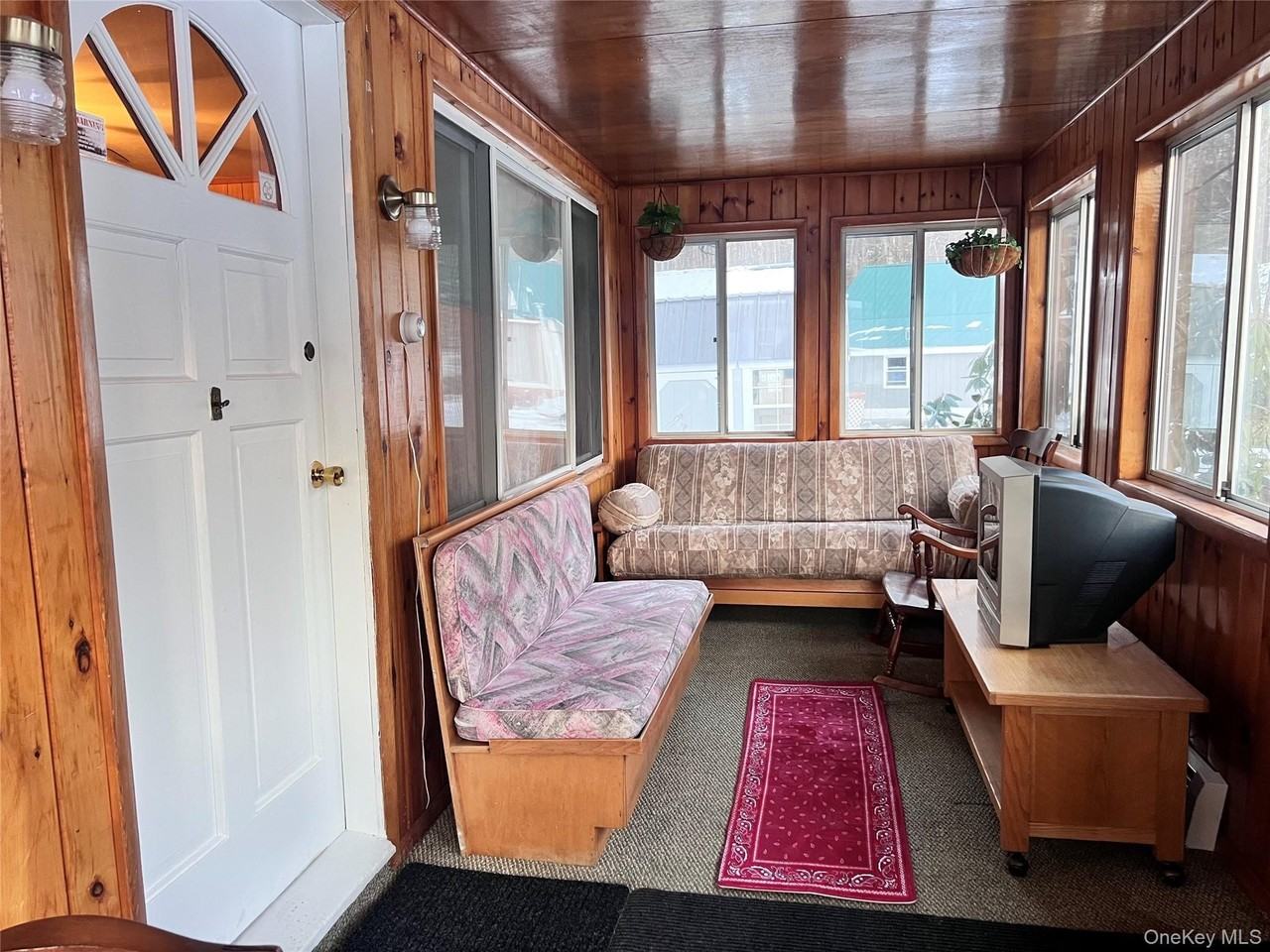 13 Herlings Rd - Photo 2 of 33