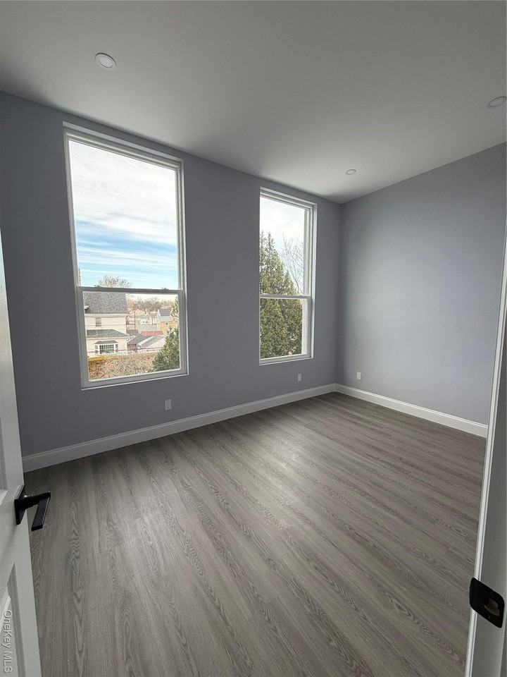 222 Primrose Ave - Photo 2 of 9