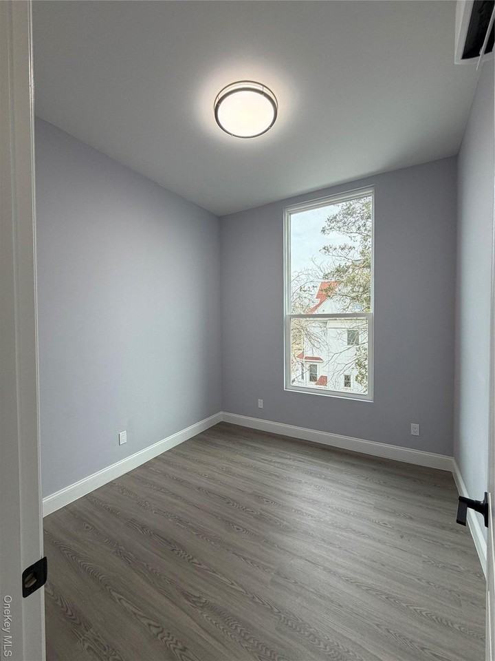 222 Primrose Ave - Photo 3 of 9