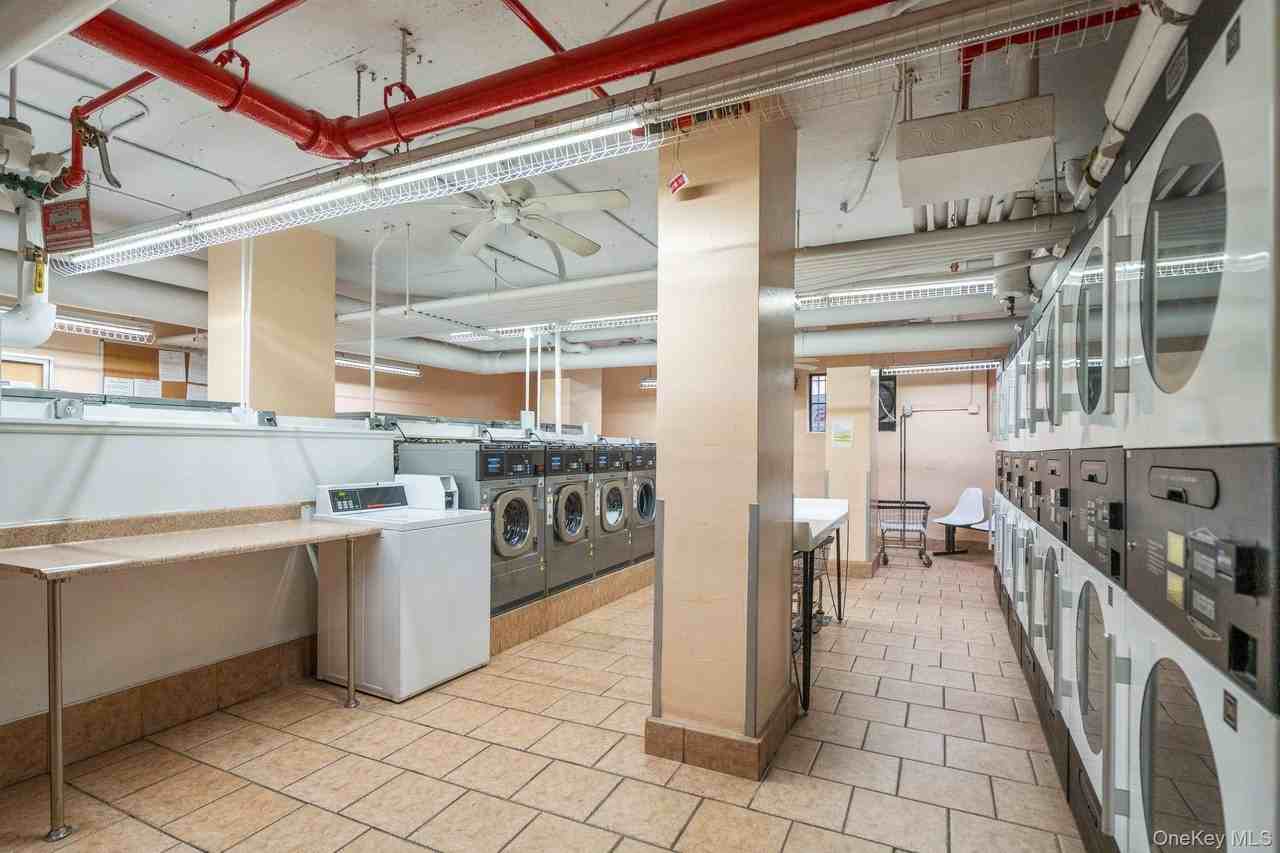 6125 97th St Apt 4d #4D - Photo 3 of 6