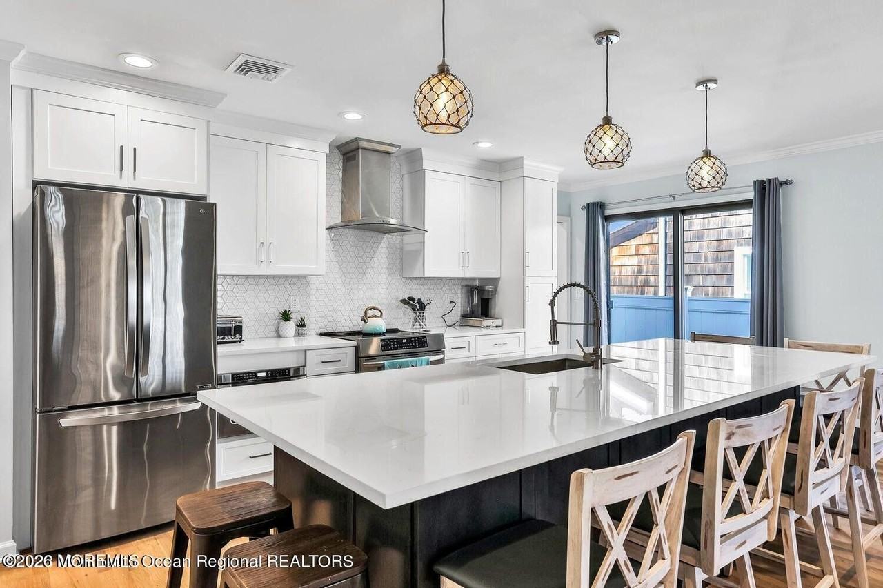 1813 Bradley Ter - Photo 2 of 17