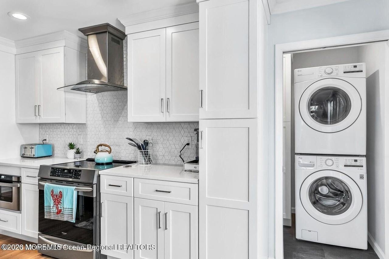 1813 Bradley Ter - Photo 3 of 17