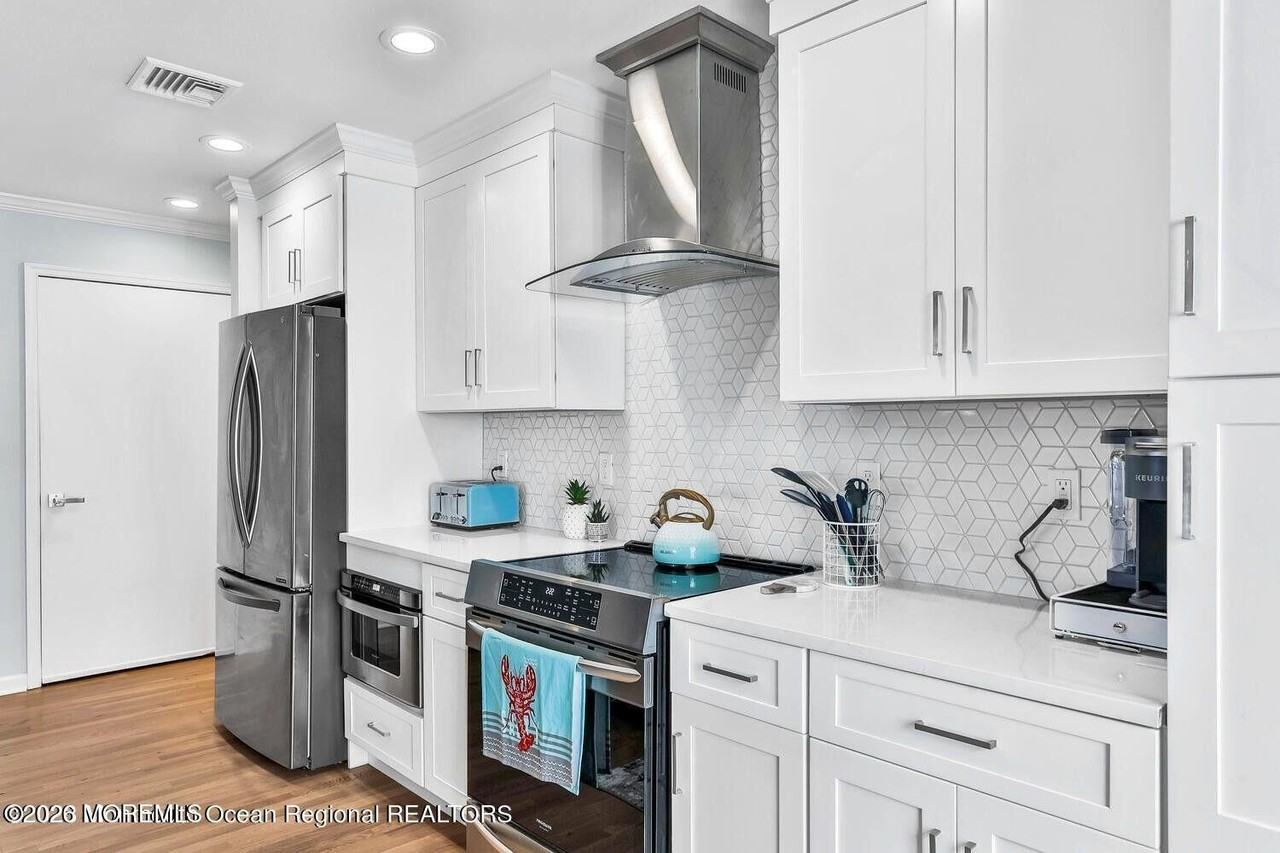 1813 Bradley Ter - Photo 4 of 17