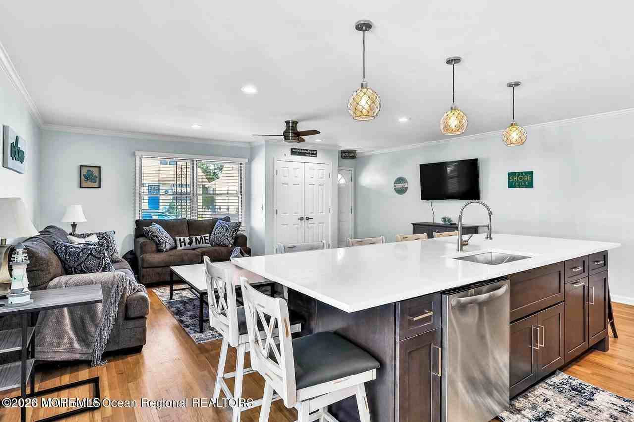 1813 Bradley Ter - Photo 6 of 17