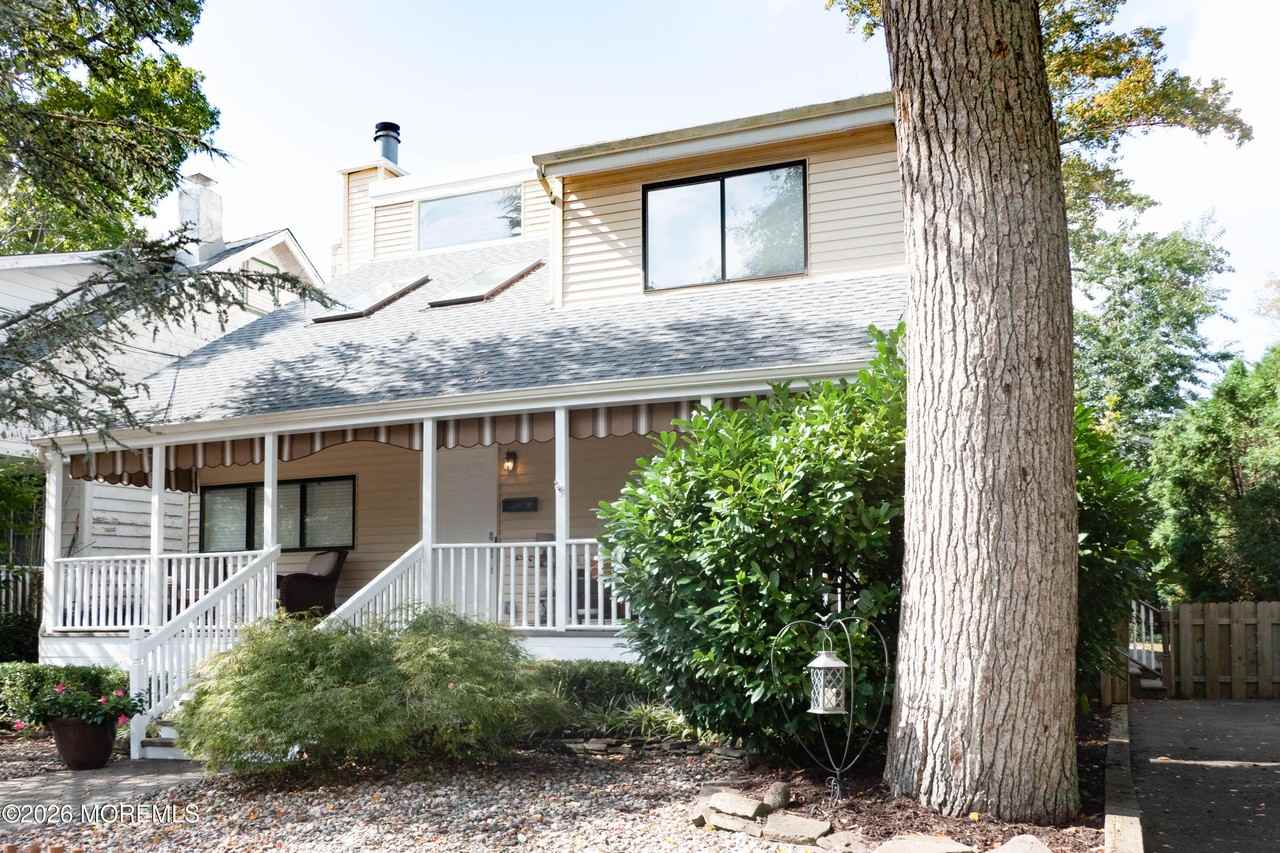 480 Staffa St - Photo 2 of 30