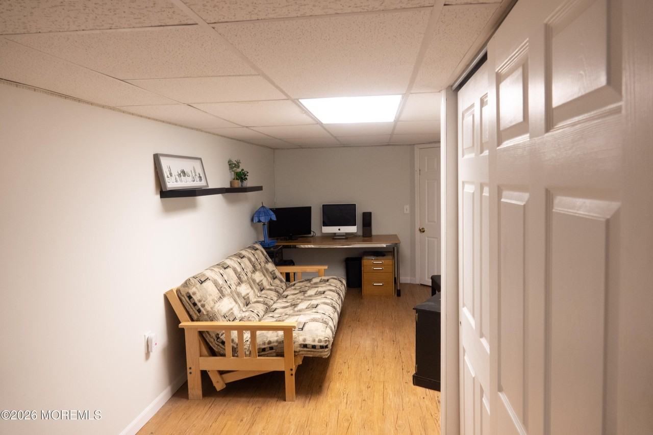 480 Staffa St - Photo 6 of 30