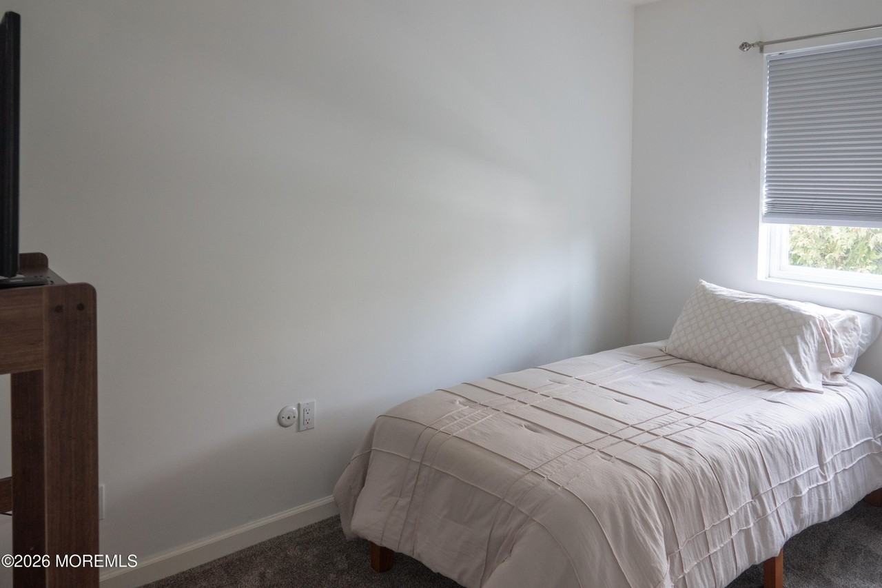 480 Staffa St - Photo 7 of 30