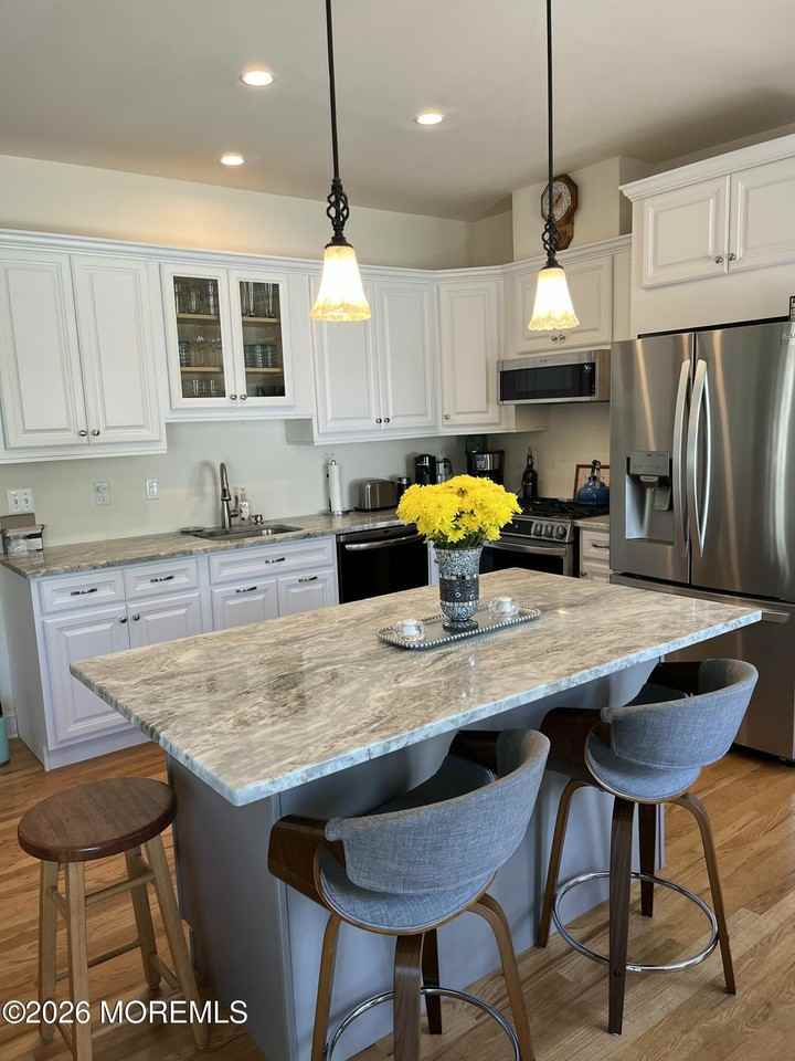 131 Avenel Blvd - Photo 4 of 22