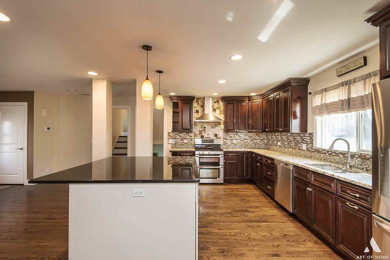 106 Sharon Dr - Photo 5 of 33