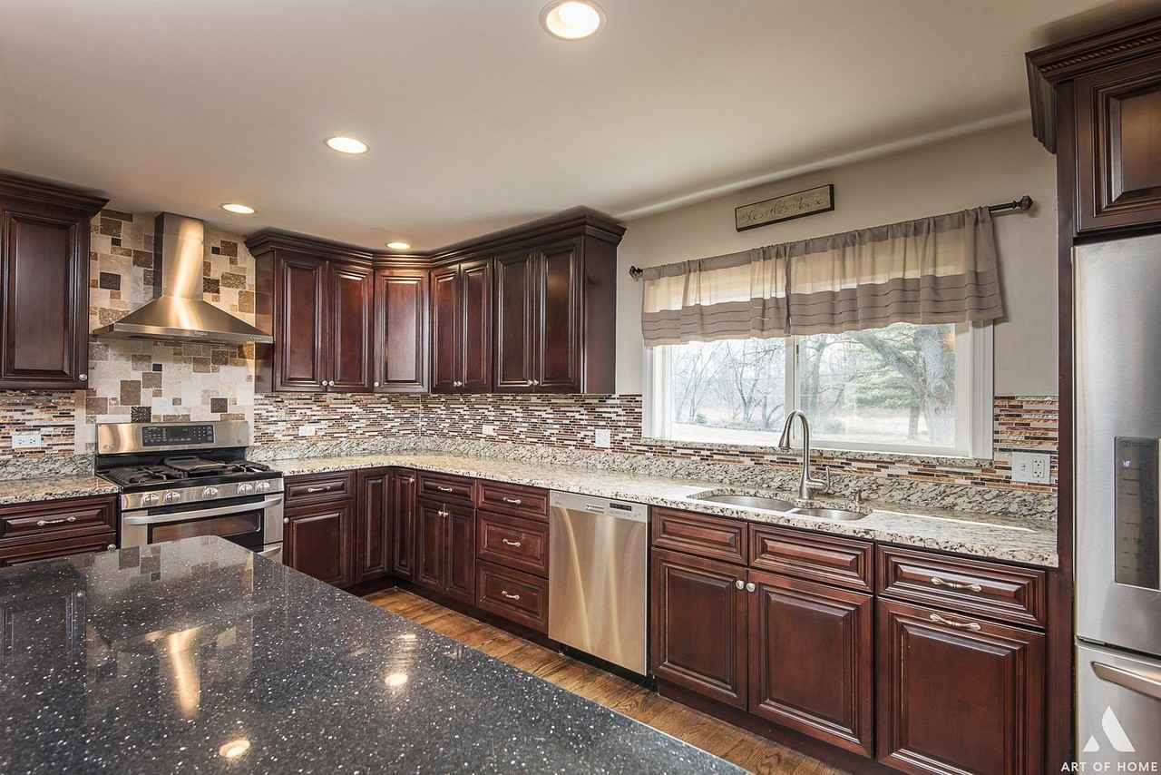 106 Sharon Dr - Photo 7 of 33