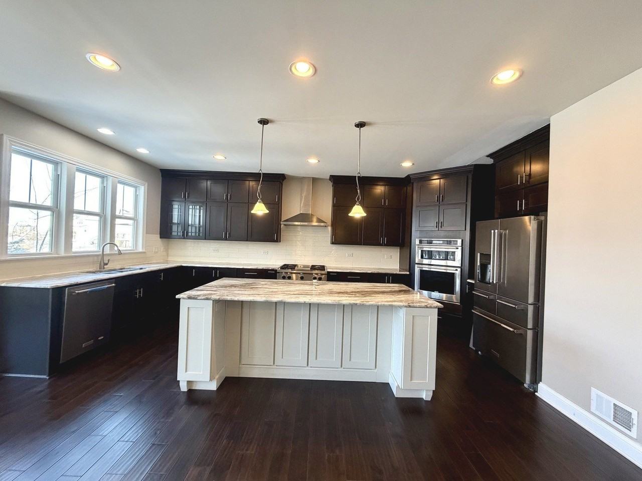 3907 Nannyberry St - Photo 7 of 38