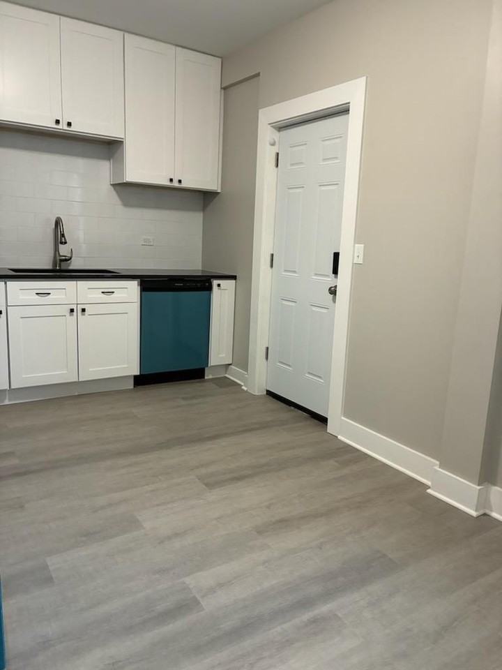 1542 Victoria Ave Apt 2 #2 - Photo 4 of 21