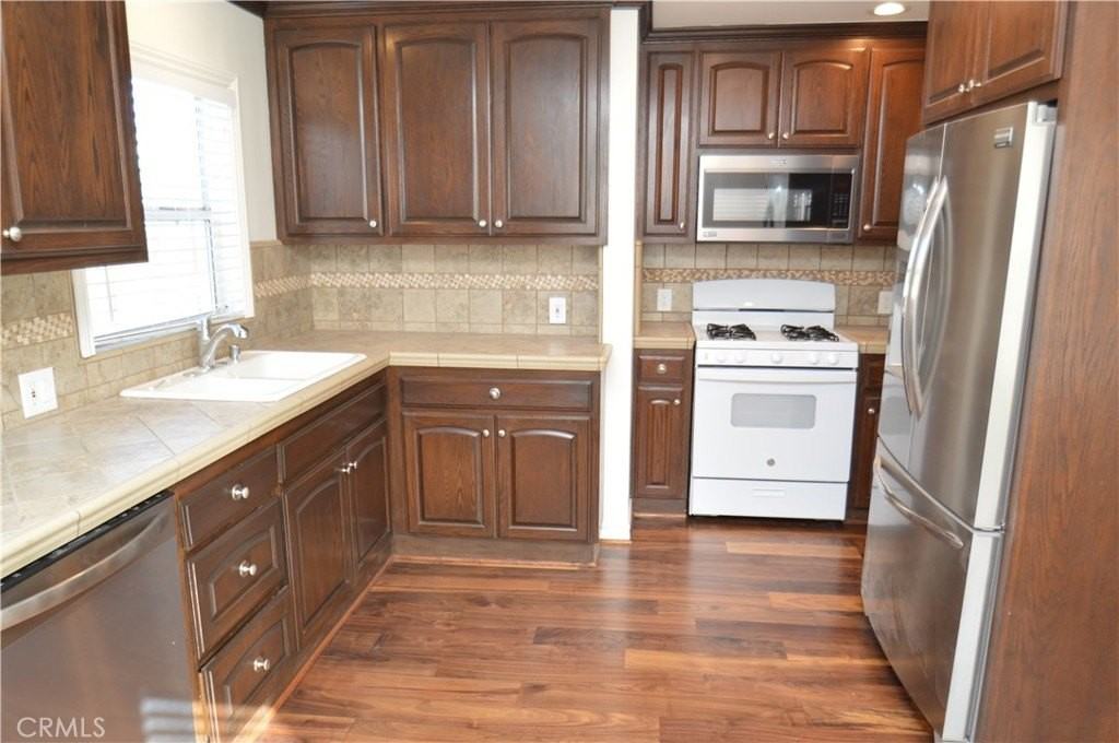 1415 Broadway - Photo 3 of 11