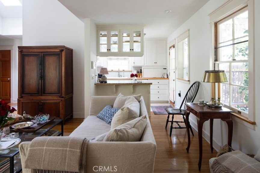 433 S College Ave - Photo 5 of 15