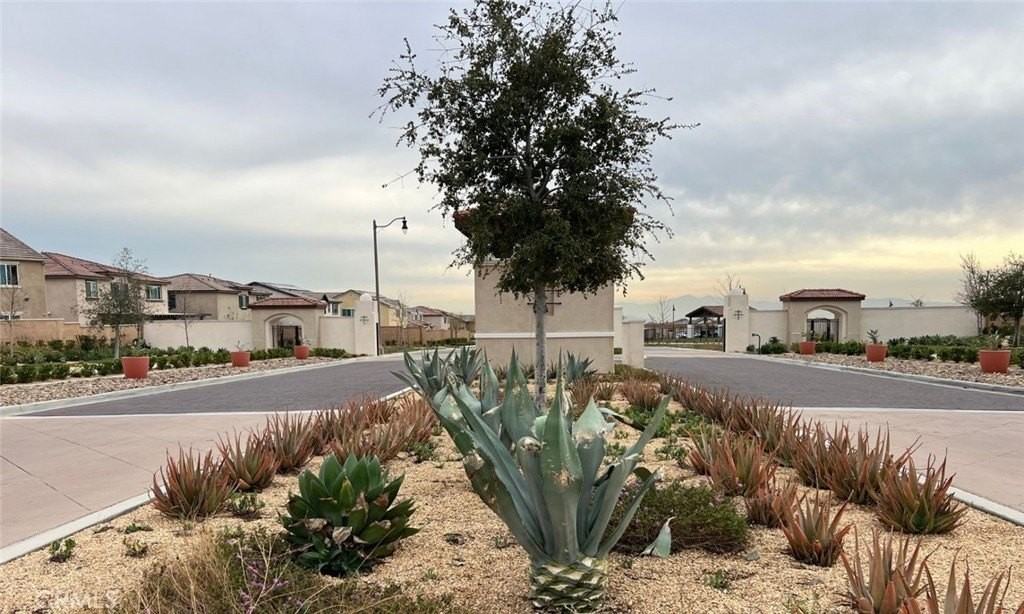 16746 Mistletoe Ln - Photo 3 of 20