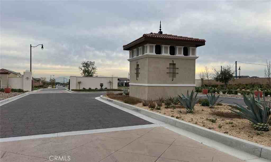 16746 Mistletoe Ln - Photo 4 of 20