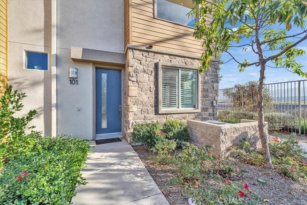 1038 Savi Dr #101 - Photo 3 of 36