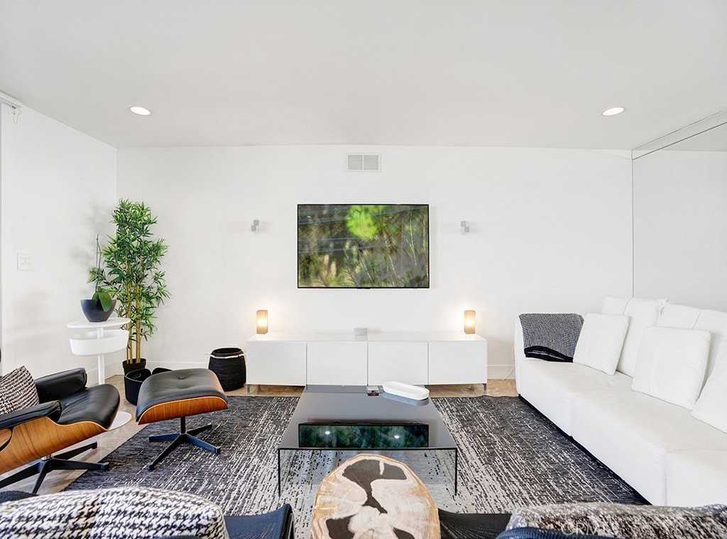 1585 S Coast Hwy #23 - Photo 4 of 29