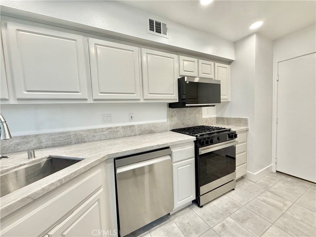 44 Mission Ct - Photo 5 of 18