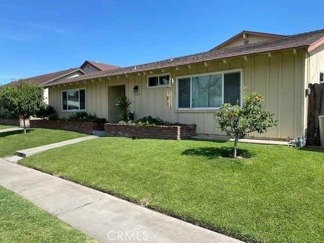 6042 Lime Ave #B - Photo 3 of 23