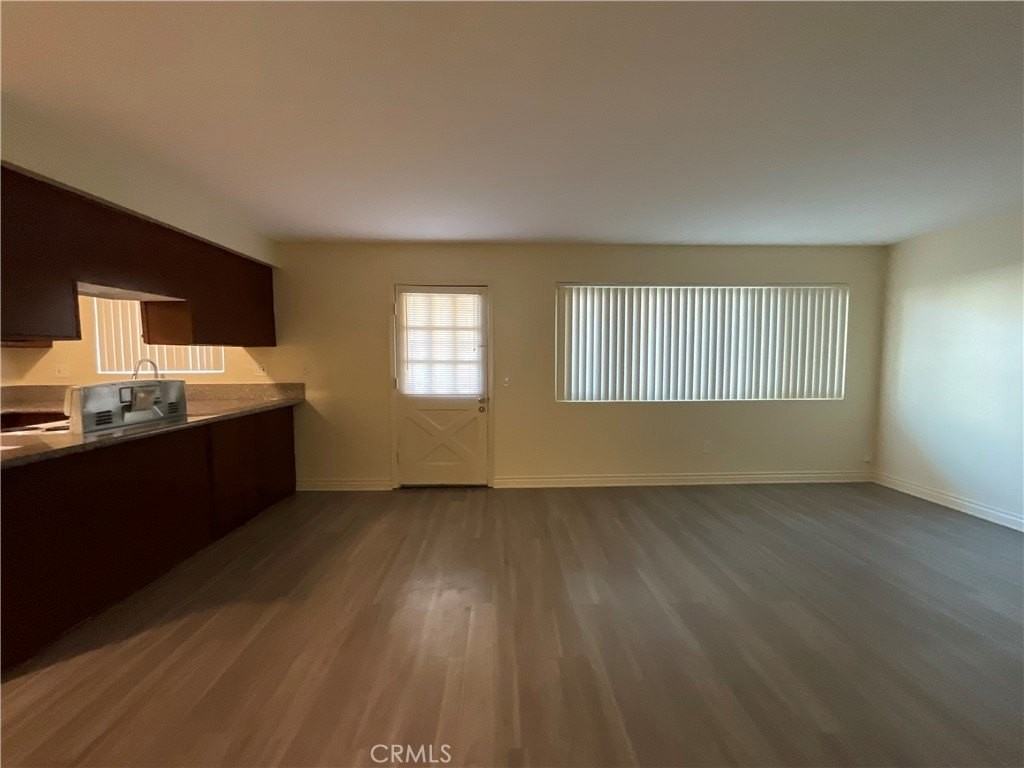 6042 Lime Ave #B - Photo 7 of 23