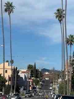 152 N Mariposa Ave - Photo 3 of 15