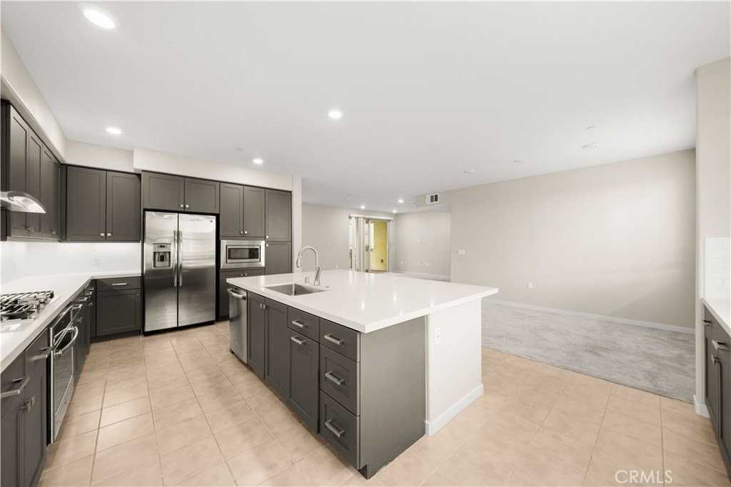 160 Tribeca - Photo 5 of 33