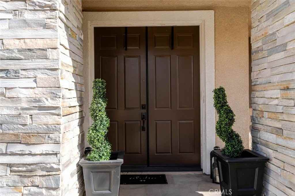 39112 Desert Holly Ln - Photo 2 of 40