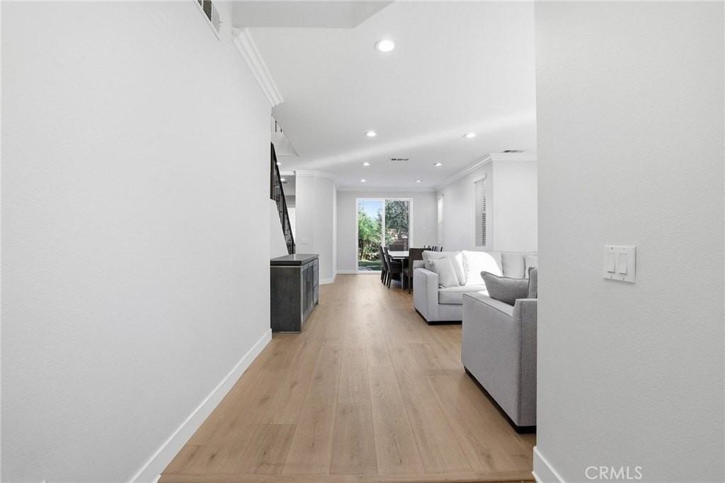 8220 Chamberlain Ln - Photo 5 of 46