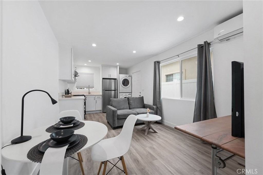 18017 Collins St - Photo 5 of 10