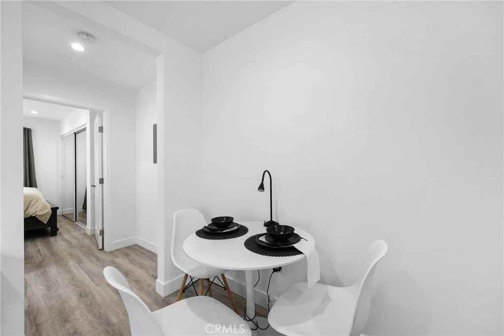 18017 Collins St - Photo 6 of 10