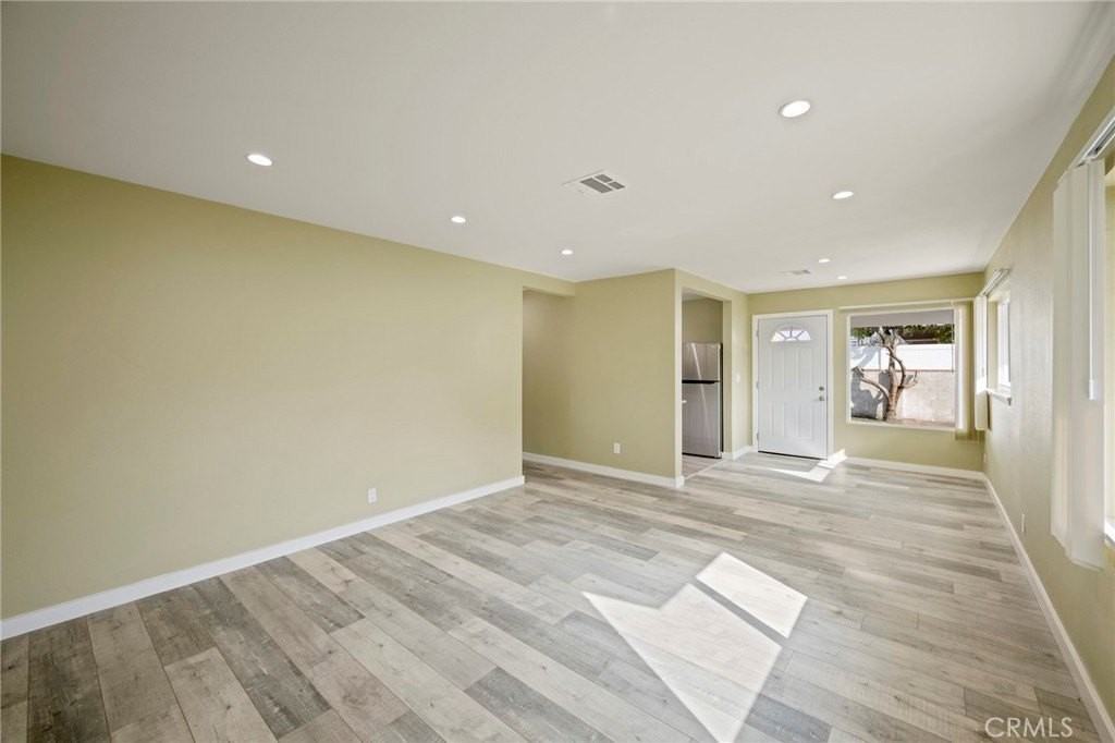 8430 Bardwell Ave - Photo 4 of 19