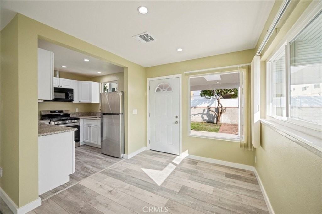 8430 Bardwell Ave - Photo 7 of 19