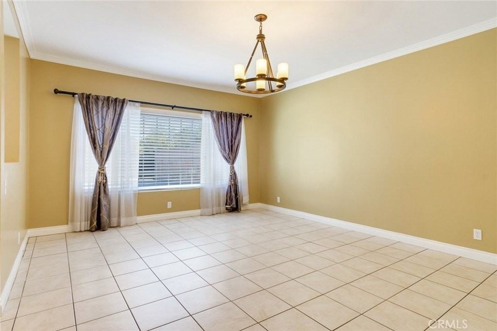 6119 Zelzah Ave - Photo 4 of 29