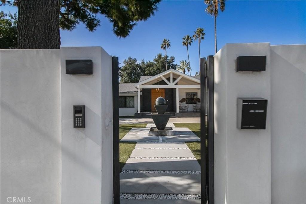 6945 Amestoy Ave - Photo 2 of 49