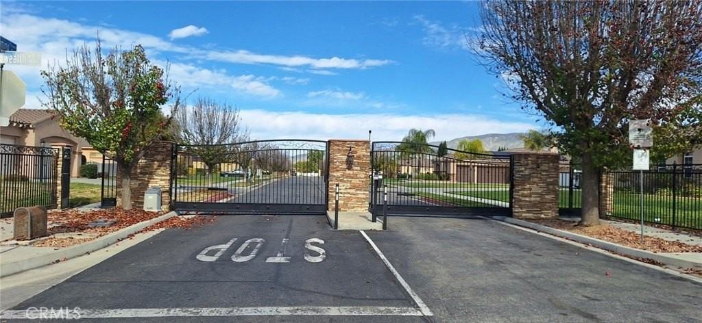 1211 Palomino Ct - Photo 2 of 24