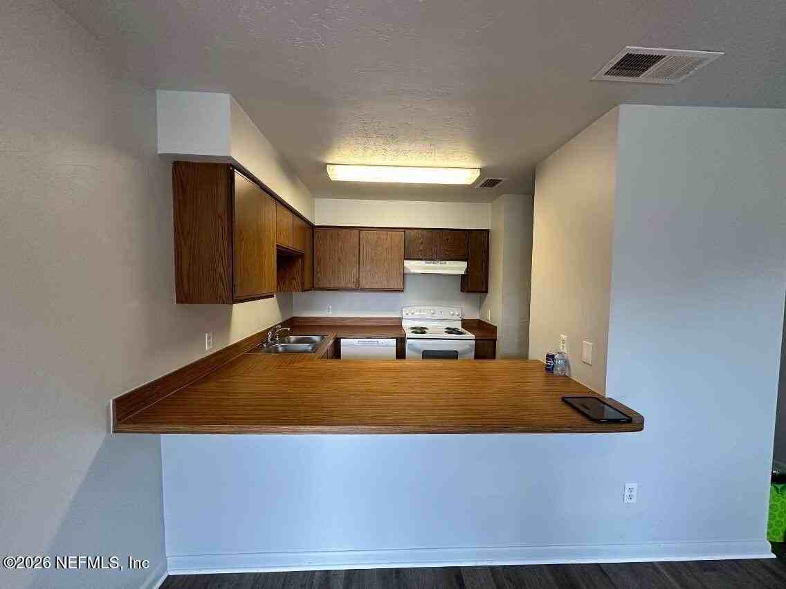 3842 Osprey Cir Apt B #B - Photo 6 of 9