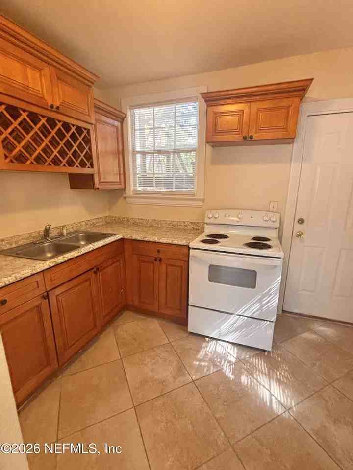 3233 Post St - Photo 2 of 6