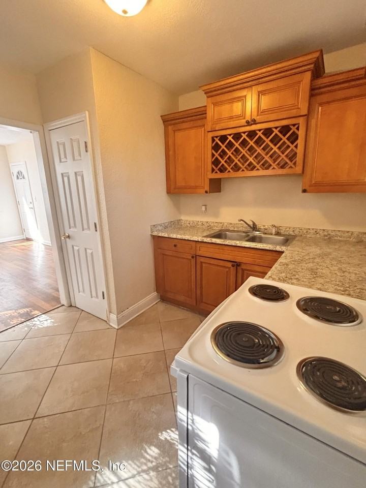 3233 Post St - Photo 3 of 6