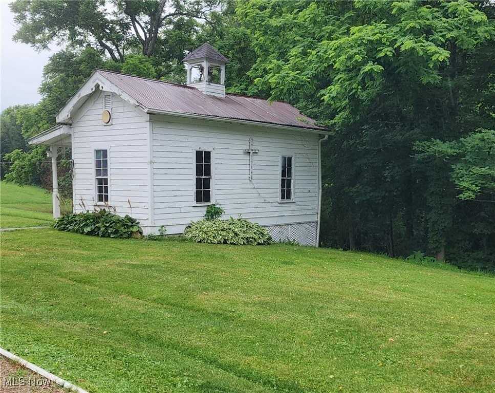 9090 Radcliffe Rd - Photo 2 of 19