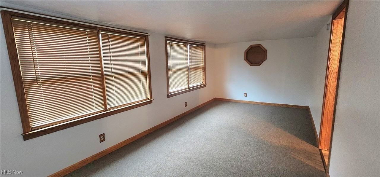 9090 Radcliffe Rd - Photo 3 of 19