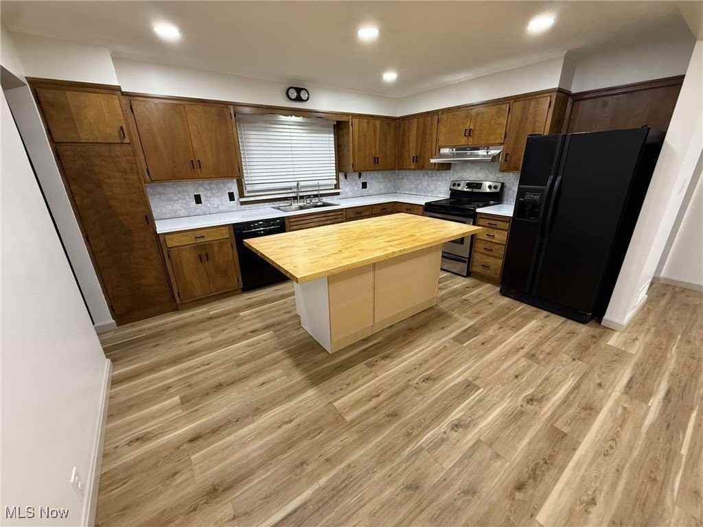 230 E 21st St - Photo 6 of 36