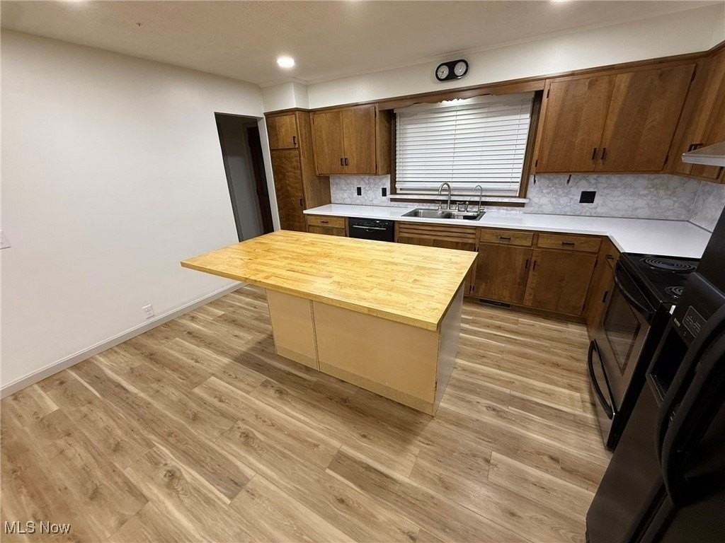 230 E 21st St - Photo 7 of 36