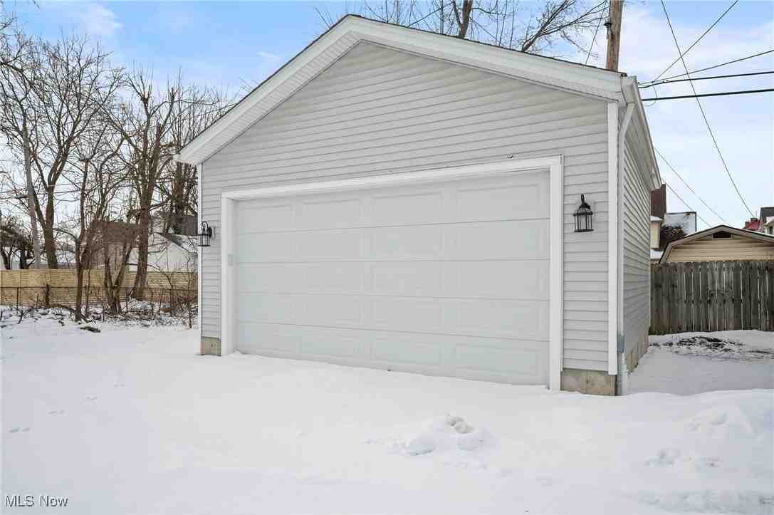 2244 E 100th St - Photo 4 of 22