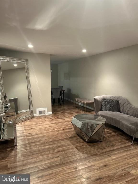 777 Bennington Rd - Photo 5 of 34