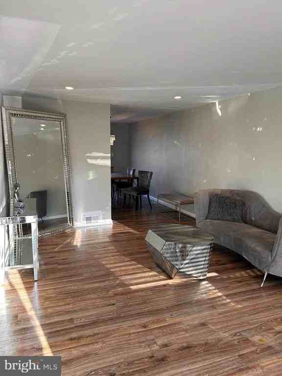 777 Bennington Rd - Photo 6 of 34