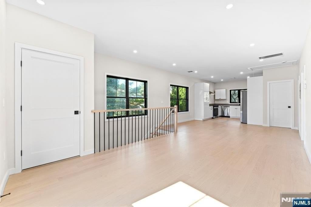 165 Jefferson Ave 2nd Fl - Photo 5 of 21