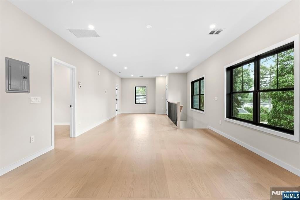 165 Jefferson Ave 2nd Fl - Photo 6 of 21