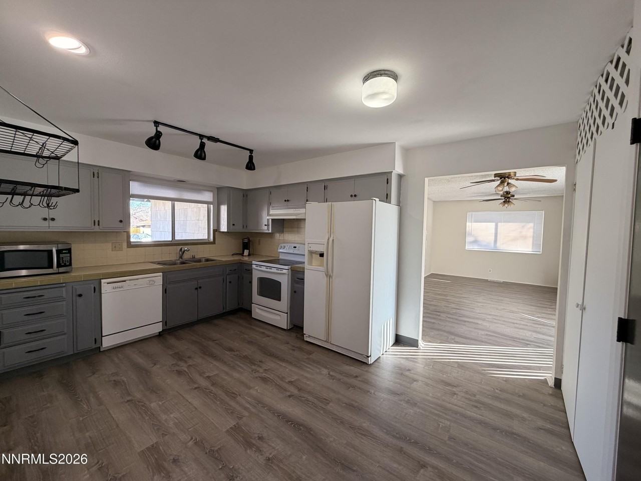 2030 Prince Way - Photo 5 of 24